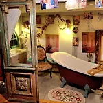 Vintage Bath Artist Sanctuary Calea Victoriei Бухарест