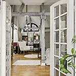 Vintage Bath Artist Sanctuary Calea Victoriei