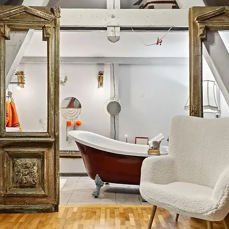 Vintage Bath Artist Sanctuary Calea Victoriei Apartment