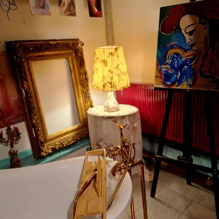 Vintage Bath Artist Sanctuary Calea Victoriei Apartment *