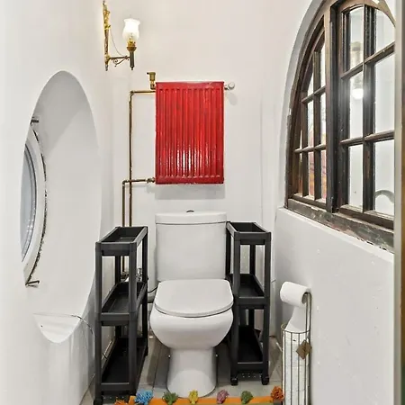 Vintage Bath Artist Sanctuary Calea Victoriei Apartment