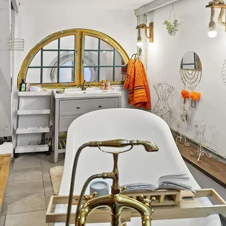 Vintage Bath Artist Sanctuary Calea Victoriei *