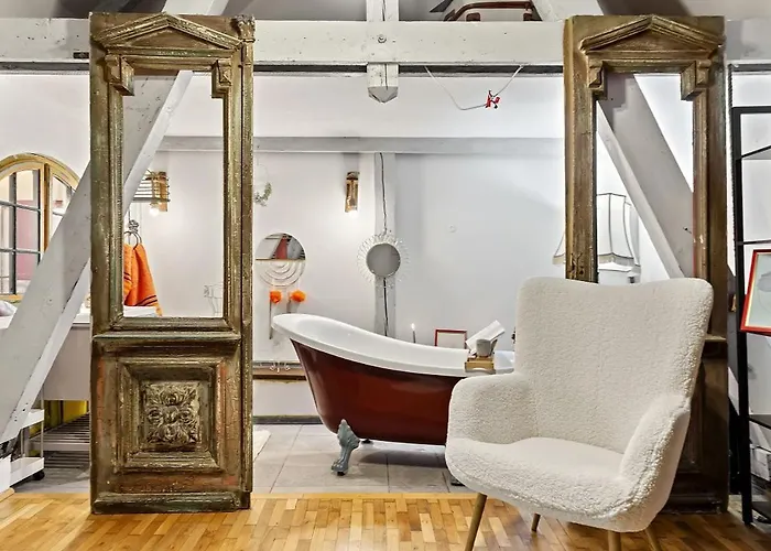 Vintage Bath Artist Sanctuary Calea Victoriei Apartment