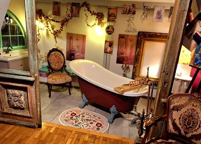 Vintage Bath Artist Sanctuary Calea Victoriei