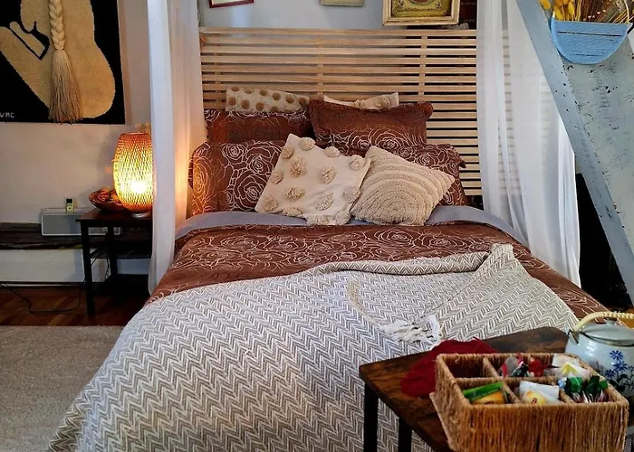 Vintage Bath Artist Sanctuary Calea Victoriei Apartment Bucharest