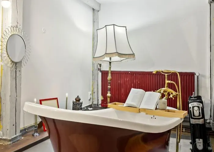 Vintage Bath Artist Sanctuary Calea Victoriei Apartment