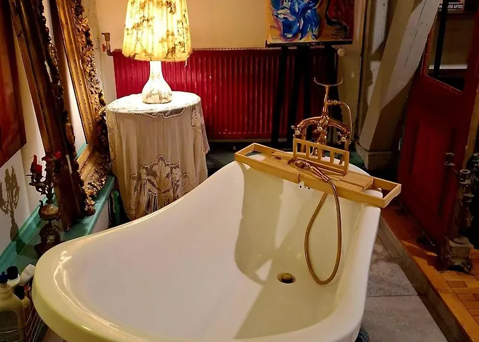 Vintage Bath Artist Sanctuary Calea Victoriei Apartment