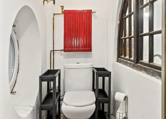 Vintage Bath Artist Sanctuary Calea Victoriei Apartment