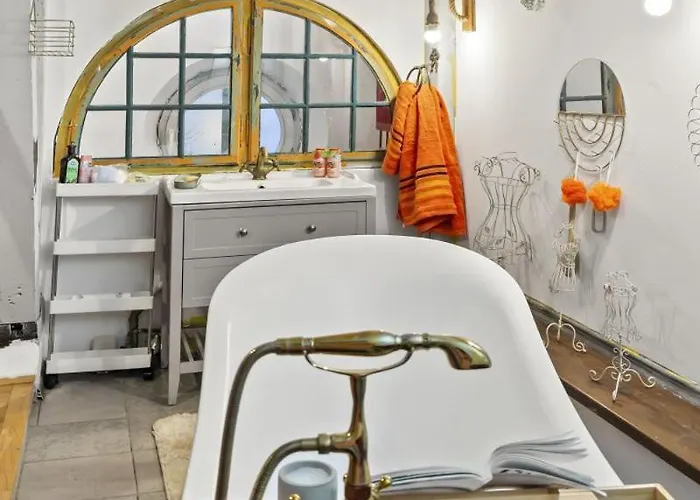 Vintage Bath Artist Sanctuary Calea Victoriei *