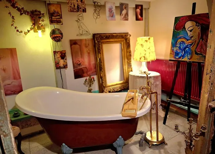 Vintage Bath Artist Sanctuary Calea Victoriei *