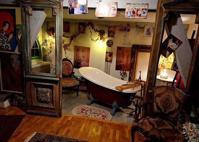 Vintage Bath Artist Sanctuary Calea Victoriei Apartment *