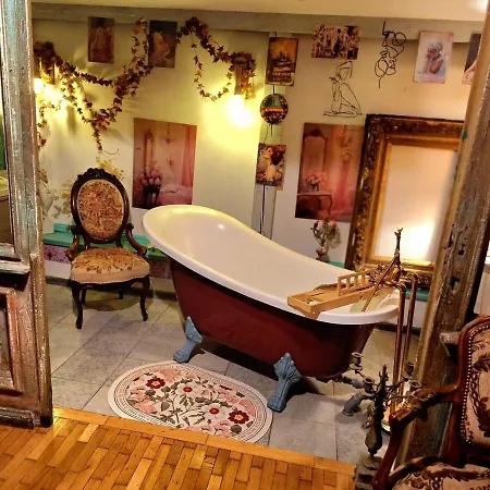 Vintage Bath Artist Sanctuary Calea Victoriei